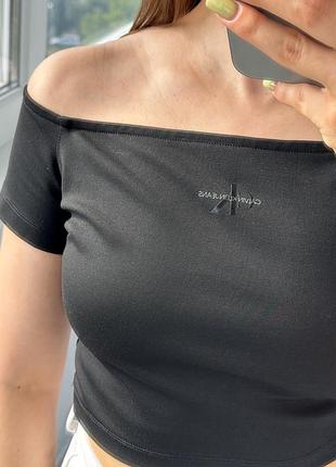 Чорний вкорочений топ на плечі calvin klein 1+1=3 6