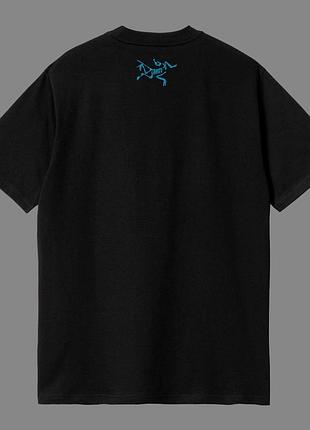 Футболка чорного кольору arcteryx 2