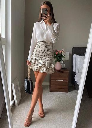 Біла міні спідниця з воланами та драпіровкою у чорний горох zara p. s