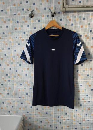Футболка nike.