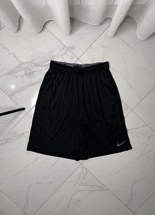 Чоловічі спортивні шорти nike dri-fit, розмір m