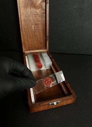 Dexter morgan - колекційна скринька зі слайдами крові. ручна робота