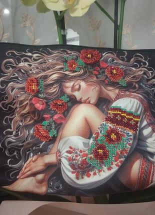 Продаю жіночу косметичку, вишиту чеським бісером