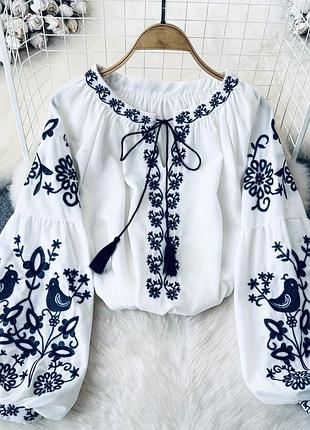 Вишиванка біла з синьою вишивкою великого розміру