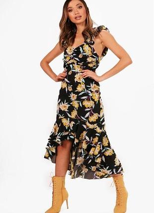 Стильное асимметричное платье с оборками boohoo в цветочный принт.
