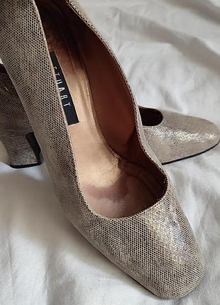 Стильні святкові туфлі на підборах stuart weitzman