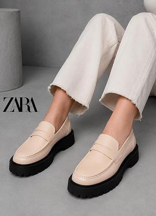 Новые лаковые бежевые лоферы на небольшой платформе zara 37
