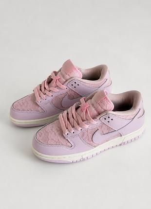 Жіночі кросівки nike dunk low pink lace