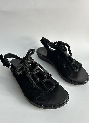 Нові жіночі босоніжки від flipflop