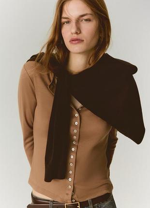 Базовий темно бежевий тоненький трикотажний лонгслів на гудзиках h&m
🌷🌷🌷🌷🌷🌷🌷🌷