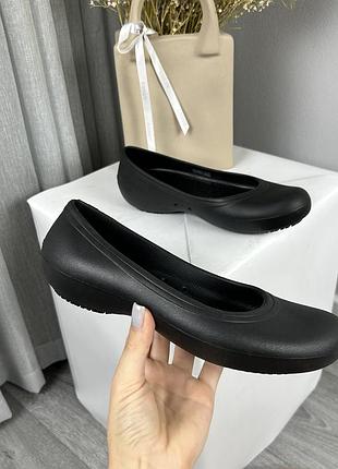 Жіночі оригінальні балетки crocs