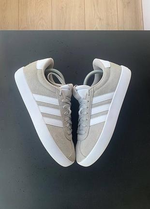 Кросівки adidas 2