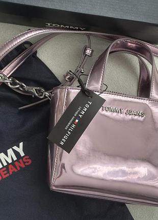 Классная сумочка через плечо tommy