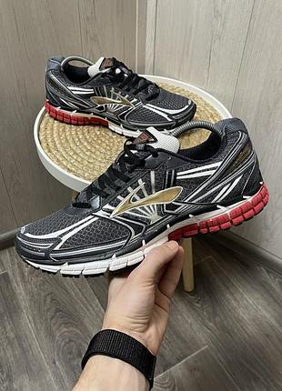 Чоловічі кросівки brooks defyance 8 45р.