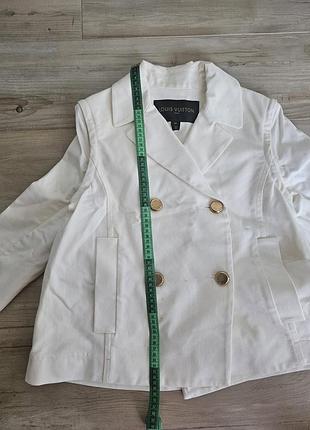 Жакет джинсовый louis vuitton . louis vuitton white flared  denim jacket 3/4 sleeve
