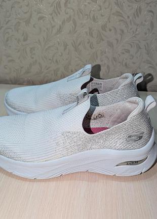 Skechers кросівки 38.5-39 р по уст 25.5 см на ширшу ніжку