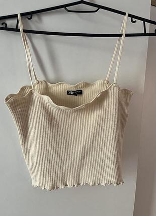 Ніжний та базовий укорочений топ на тонких бретельках zara, який ідеально доповнить будь-який літній або повсякденний образ