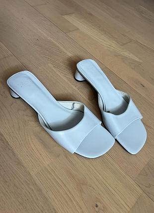 Шльопанці zara