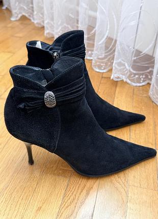 Стильні жіночі замшеві ботильйони respect, 39 розмір, як нові
