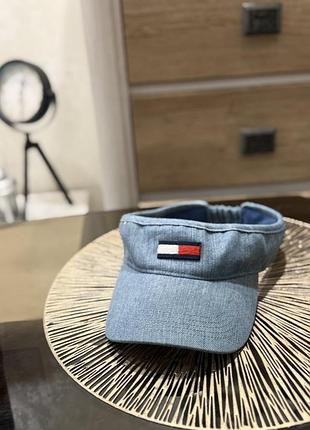 Кепка від бренду tommy hilfiger