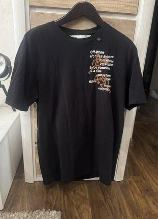 Футболка від бренду off-white