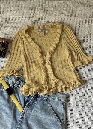 Блуза з коротким рукавом та рюшами у пісочному кольорі asos
