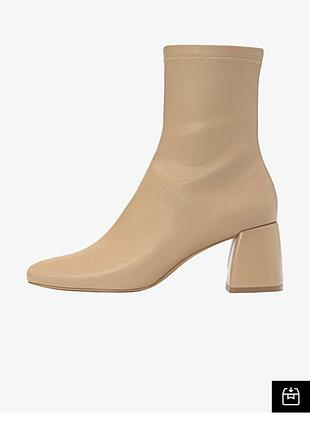 Ботильйони на каблуках stradivarius. 35 розмір