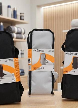Термосумка crivit чорного кольору з довгим ремінцем для пляшок.