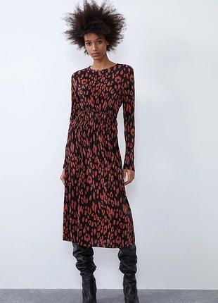 Сукня в принт міді zara