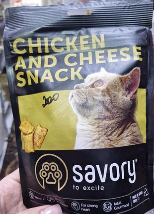 Хрустящее лакомство для котов savory cats snacks pillows gourmand со вкусом курицы и сыра лакомства сейвори для котов