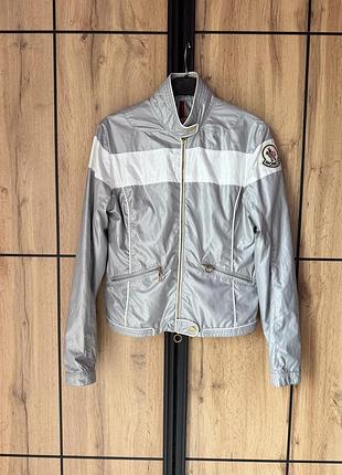 Курточка від moncler