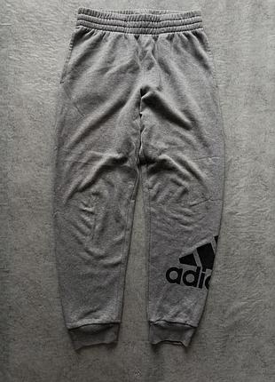 Спортивні штани джогери adidas essentials big logo