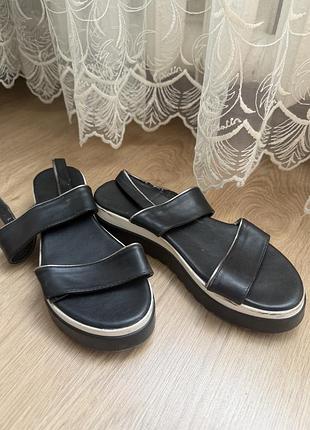 Босоніжки для дівчинки