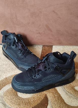 Кроссовки jordan spizike low "black cat". 36 размер, черного цвета, из натуральной кожи-нубук и премиальной замши
