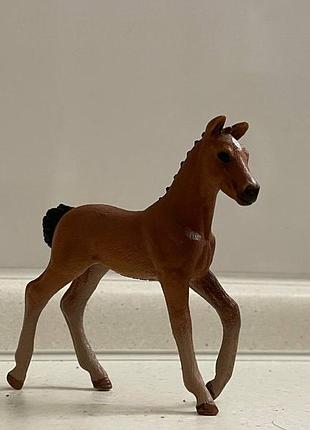 Фигурка гановерского жеребенка schleich