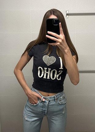 Темно сіра slim футболка bershka з написом i love soho з серцем із леопардовим принтом