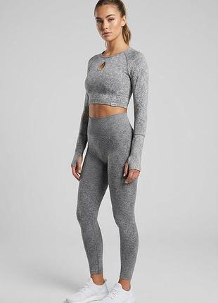 Жіночий сірий укорочений лонгслів gymshark fleurecurure