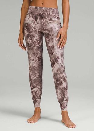 Спортивные лосины / штаны lululemon align high-rise jogger  diamond dye mink bery lunar rock shadow grey