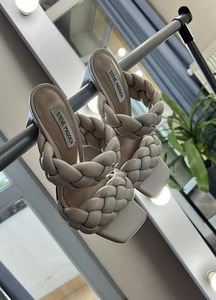 Шльопнці на каблуку steve madden