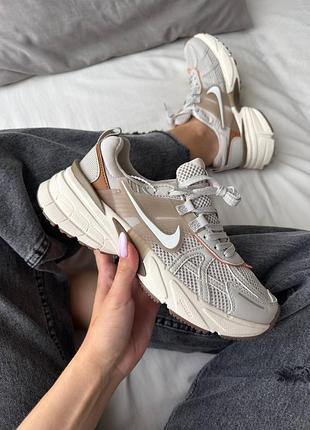 Nike runtekk v2k beige