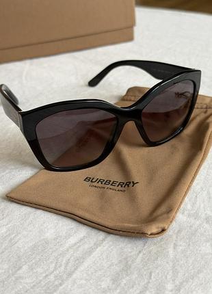 Сонцезахисні очки burberry котячий погляд