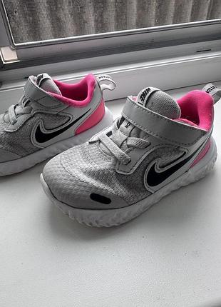 Кросівки фірми nike