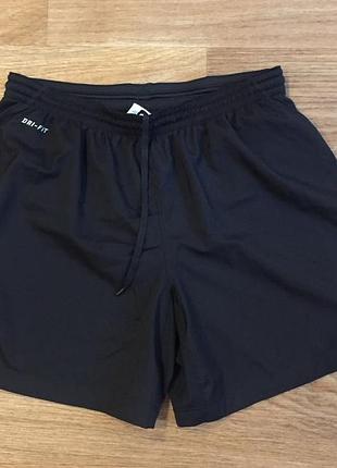Спортивные шорты nike m