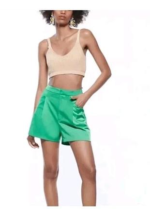 Сатиновые шорты zara stretch satin green pleat short with pockets