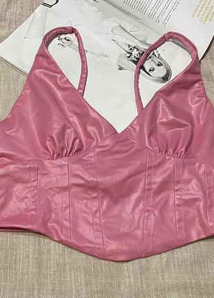Bershka крутий рожевий топ із шкірзамінника як новий