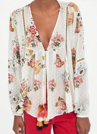 Накидка из тележки от zara, размер xs, производства индия, ткань фактурная, полупрозрачная, с вышивкой на передней полочках и рукавах