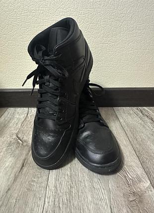 Оригінальні кросівки air jordan 1 mid "triple black" (554724-033)