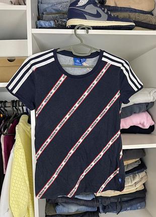 Оригінальна жіноча футболка adidas