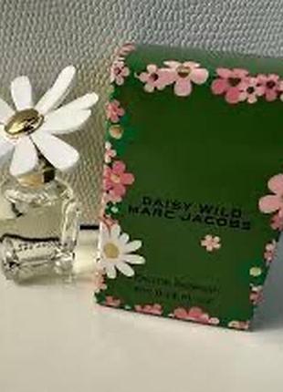 Мініатюра парфумованої води marc jacobs daisy wild eau so intense об'ємом 4 мл