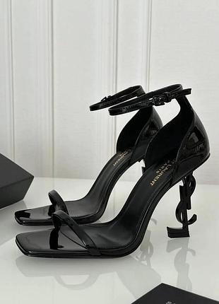 Босоніжки yves saint laurent.37 розмір